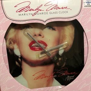Marilyn Monroe clock